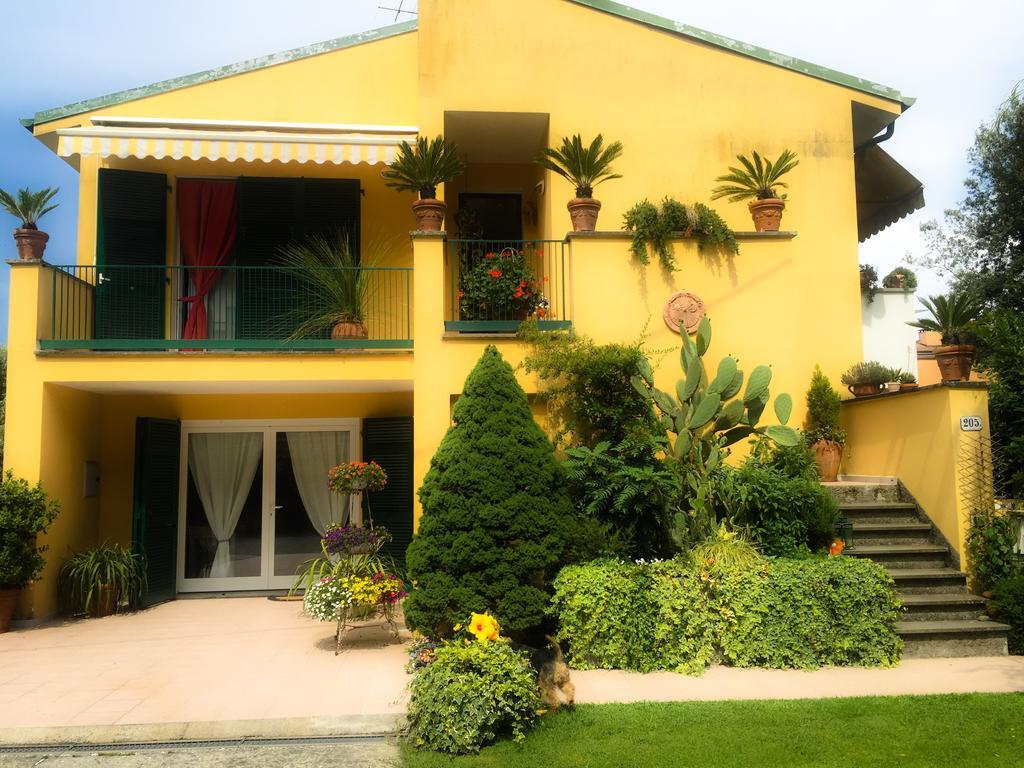 Le Pinette Bed and Breakfast Ameglia Exteriör bild